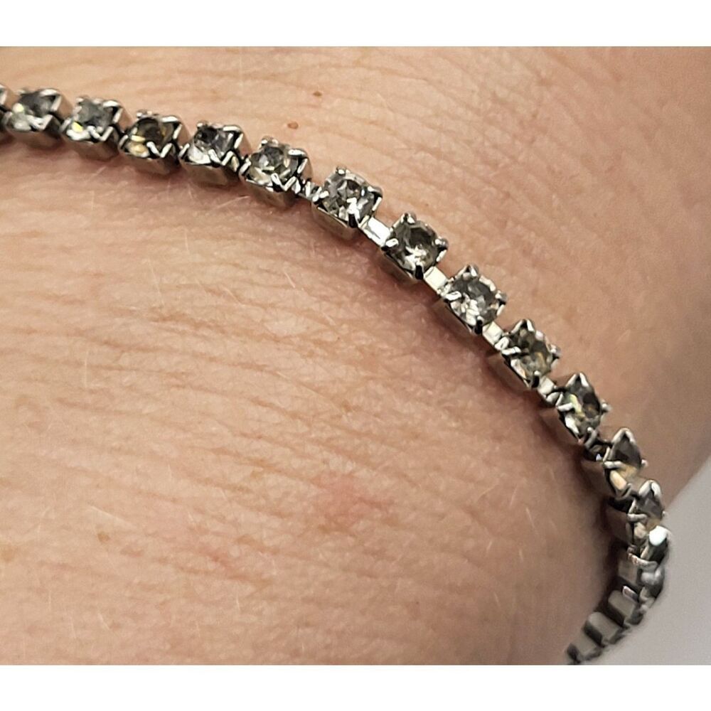 Estate Silvertone Single Row Rhinestone Tennis Bracelet 7in